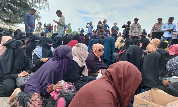 Perahu Yang Membawa Ratusan Pengungsi Rohingya Kembali Mendarat Di Wilayah Aceh
